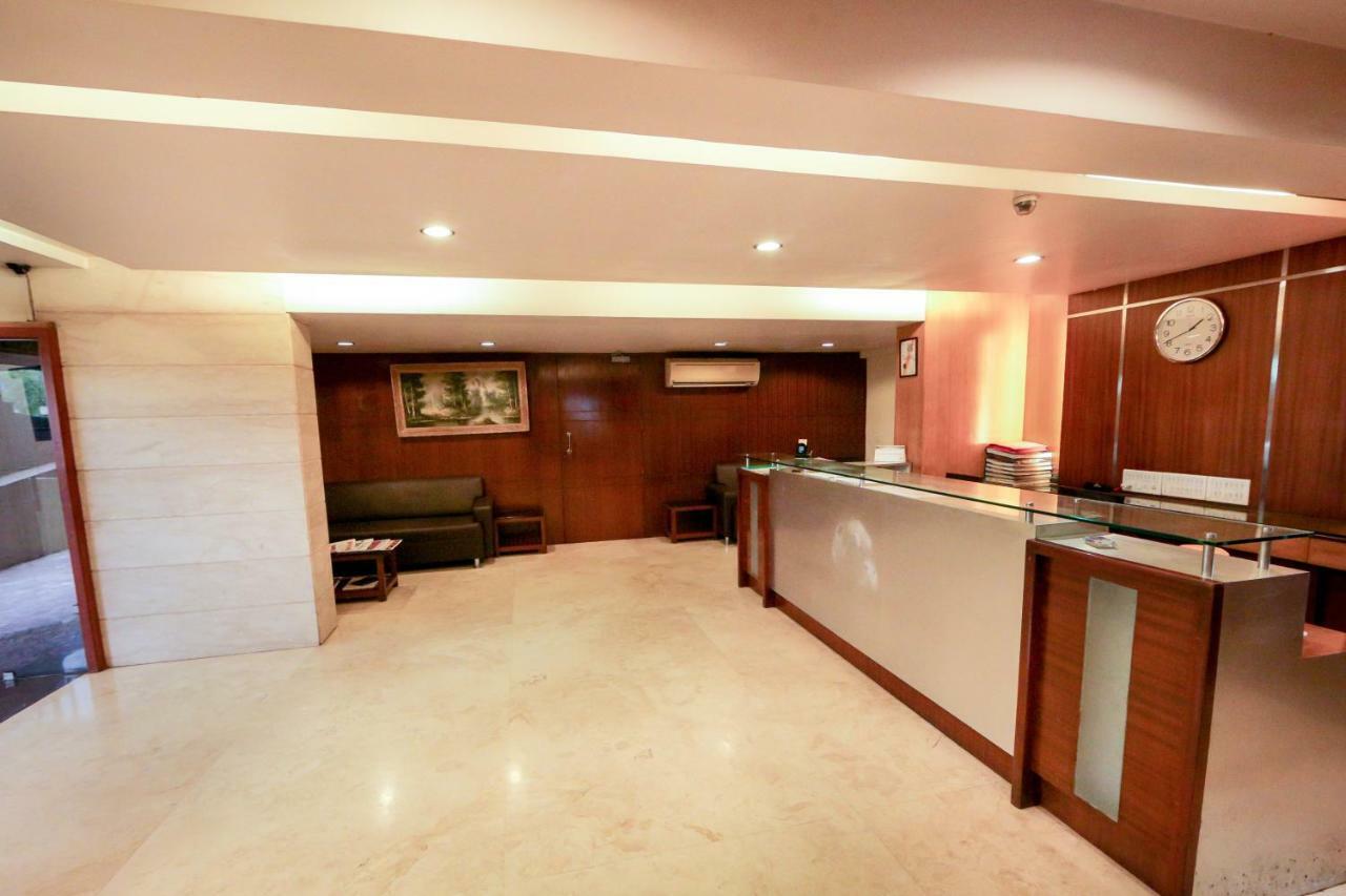 Lucky Hotel Goregaon Mumbai Exterior photo