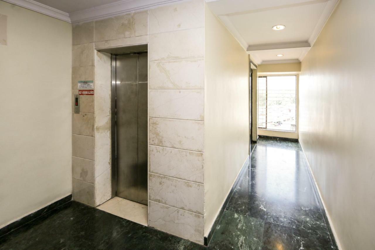 Lucky Hotel Goregaon Mumbai Exterior photo