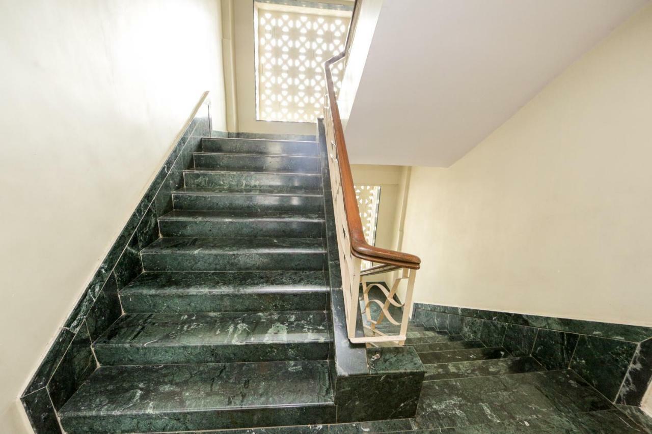 Lucky Hotel Goregaon Mumbai Exterior photo