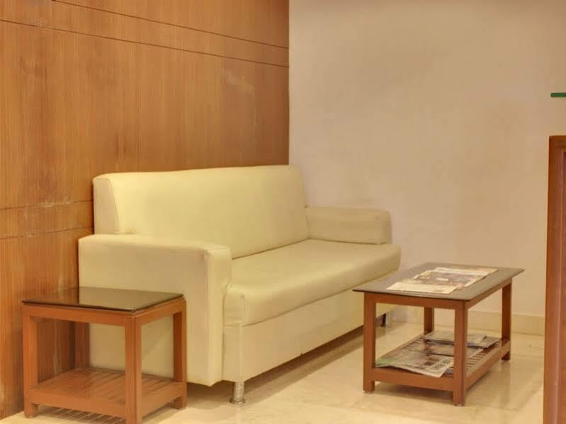 Lucky Hotel Goregaon Mumbai Exterior photo