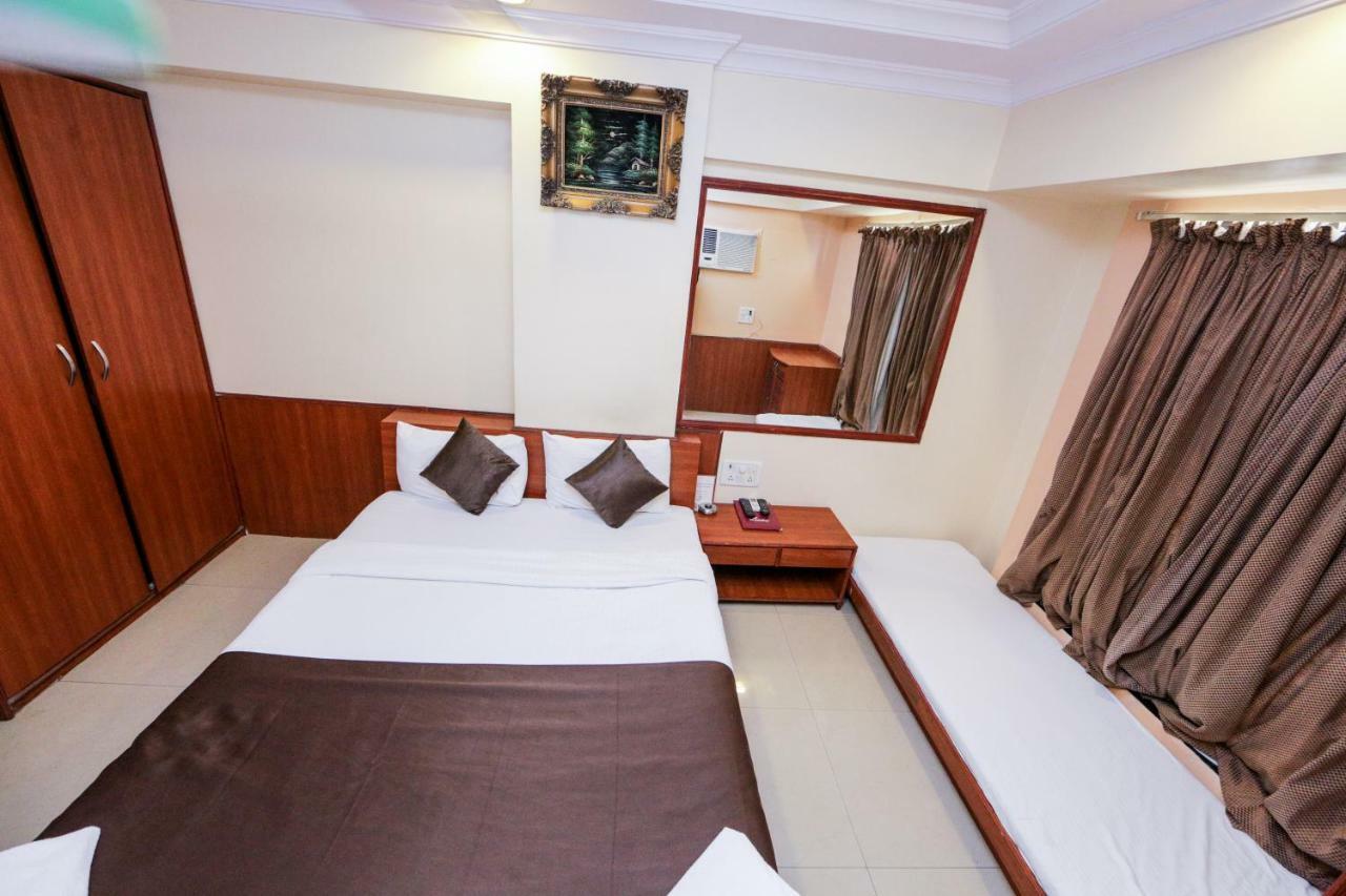 Lucky Hotel Goregaon Mumbai Exterior photo