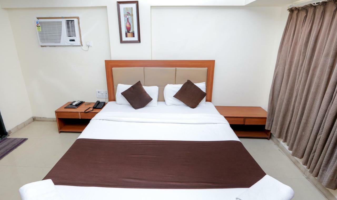 Lucky Hotel Goregaon Mumbai Exterior photo