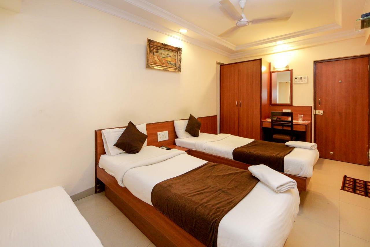 Lucky Hotel Goregaon Mumbai Exterior photo