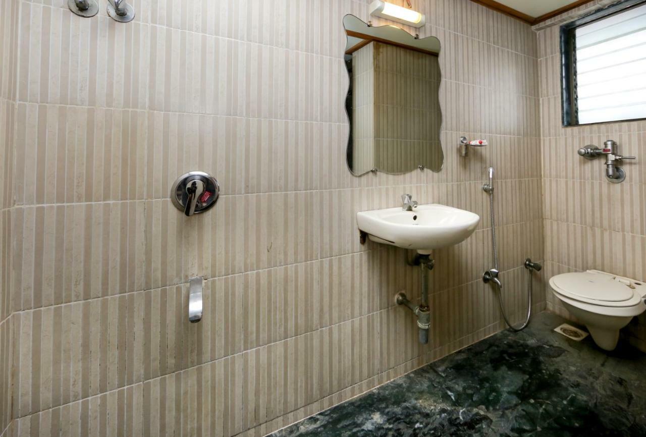 Lucky Hotel Goregaon Mumbai Exterior photo
