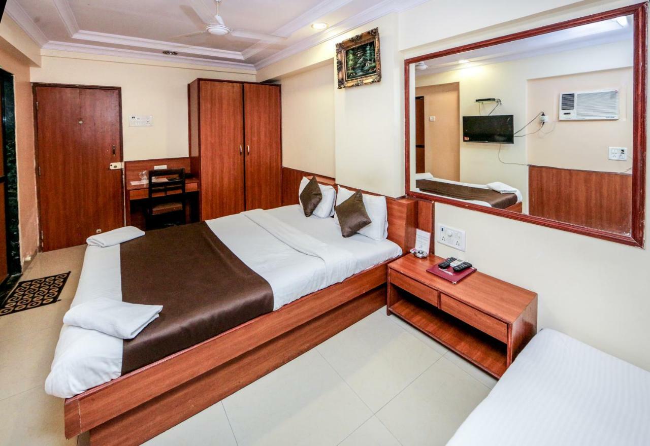 Lucky Hotel Goregaon Mumbai Exterior photo