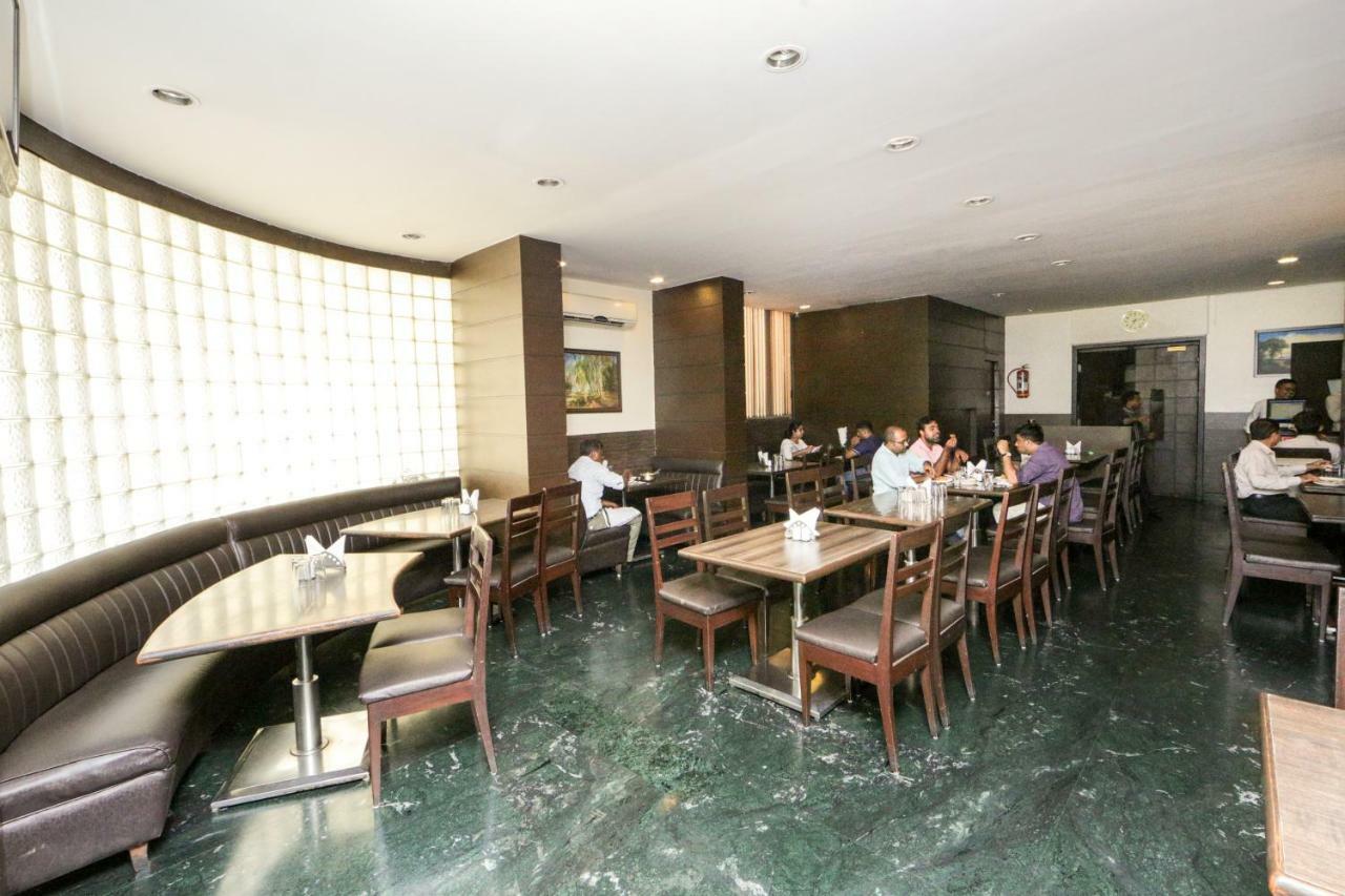 Lucky Hotel Goregaon Mumbai Exterior photo