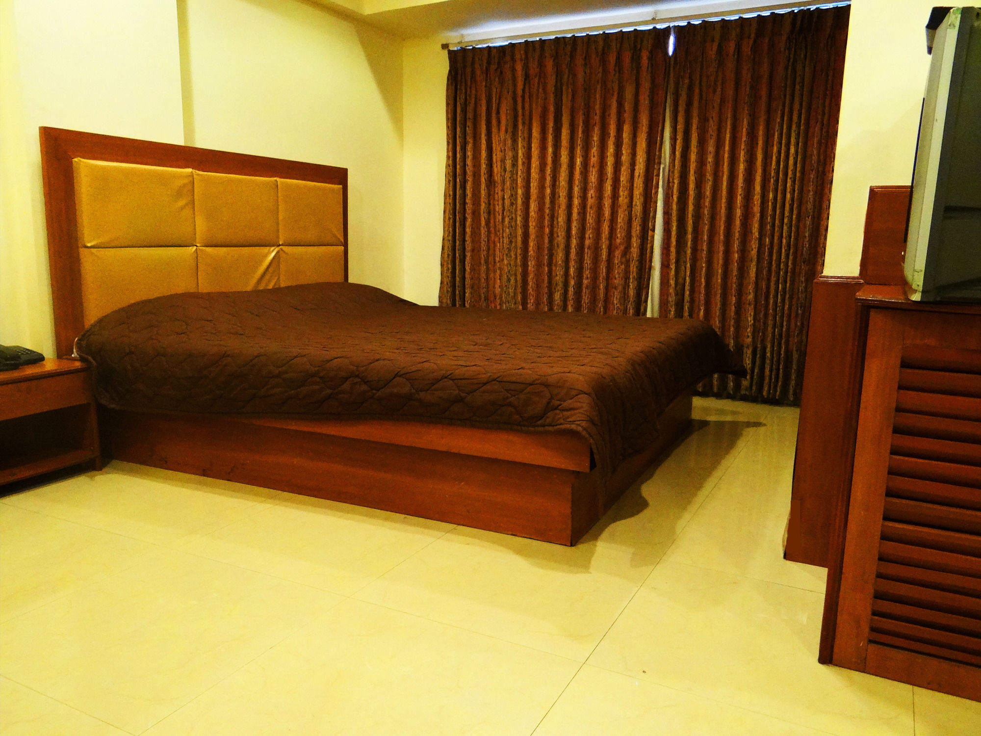 Lucky Hotel Goregaon Mumbai Exterior photo