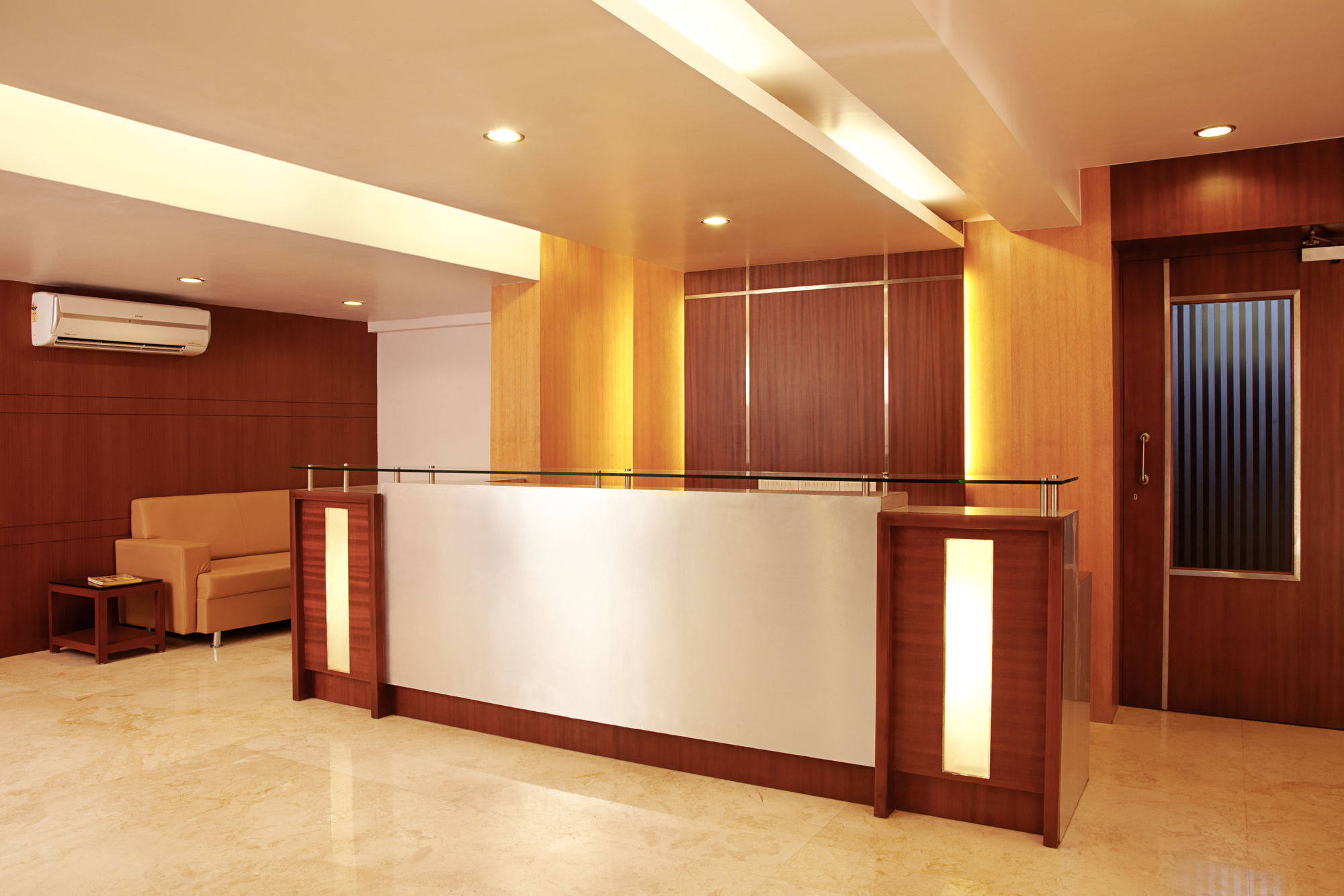 Lucky Hotel Goregaon Mumbai Exterior photo